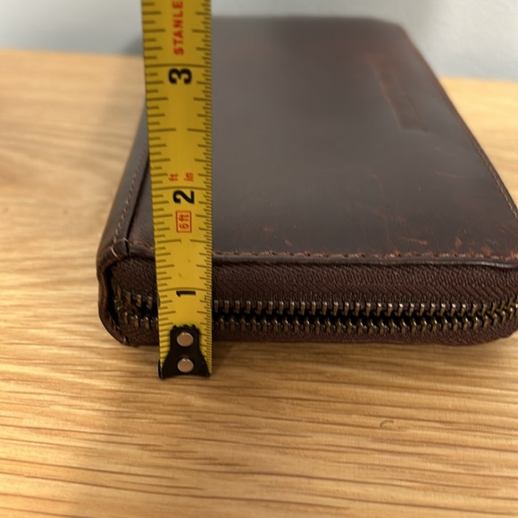 Montana Hudson Chestnut Brown Leather Wallet with tons of storage - Picture 15 of 15